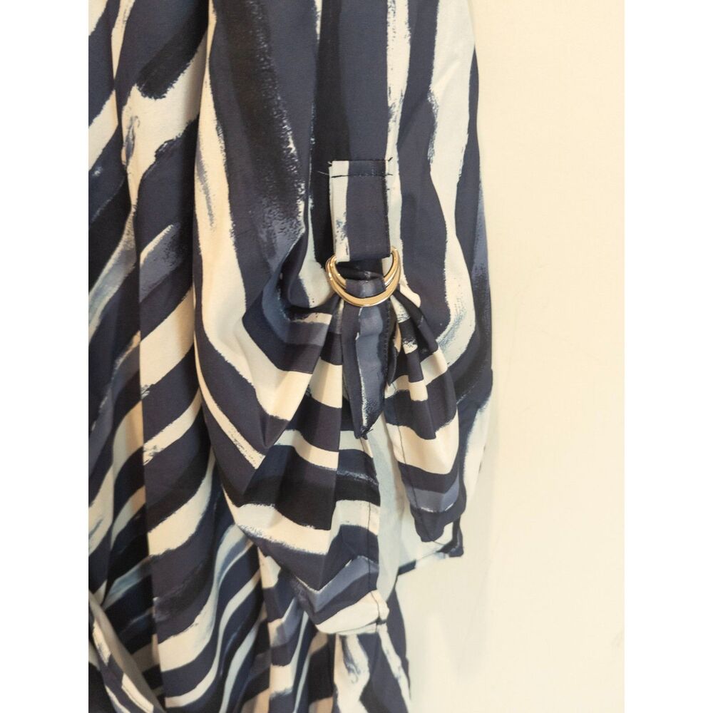 Bloomchic women's blue/white pattern wrap blouse shirt size 26/28W - Picture 3 of 5